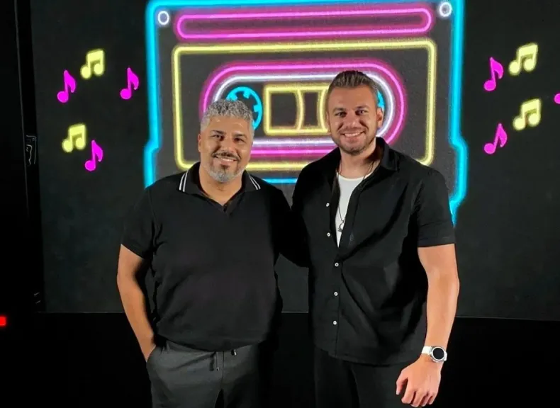 إسلام زكي لبودكاست ”كاسيت” : لحنت ”مليش بديل” من ١٠ سنين وعمرو دياب مبينساش الأغاني الحلوة