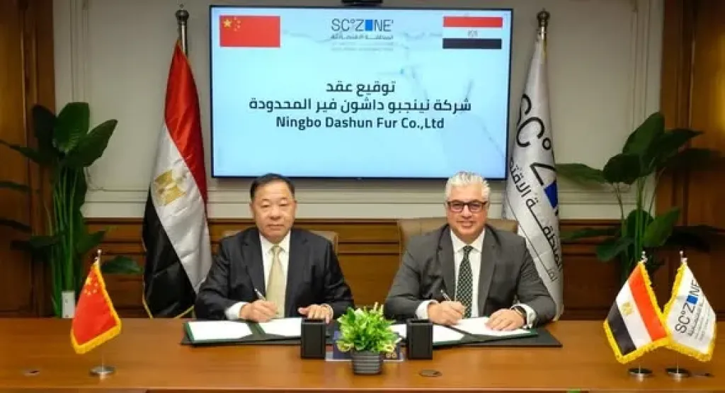 إقتصادية قناة السويس توقع عقد مشروع صيني لمنسوجات المايكروفايبر بالقنطرة غرب