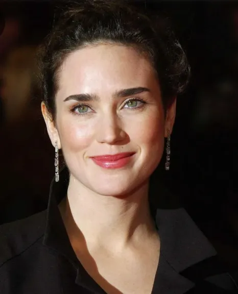 جينيفر كونلي تحتفل بعيد ميلادها 55.. نجمة صنعت مجدها خطوة بخطوة