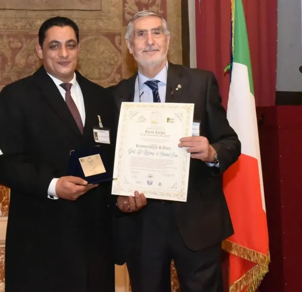 تكريم دولي لإمام مصري من أبناء جامعة الأزهر في البرلمان الإيطالي بجائزة «إنريكو كاروسو»