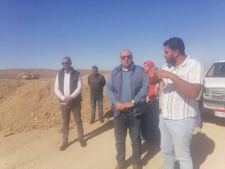 رئيس المدينة  يتفقد مشروع حماية مدينة مرسى علم من اخطار السيول