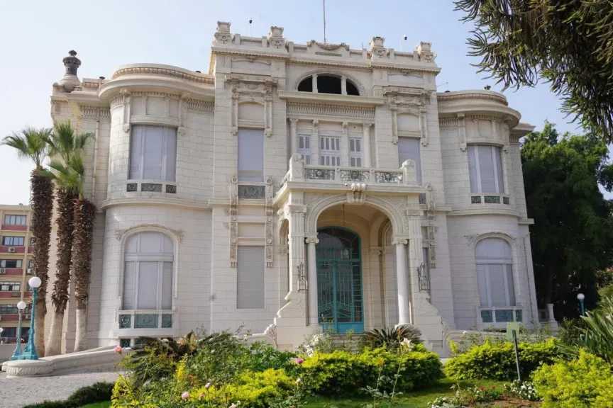 «عين شمس» تنفي صلتها بطيب يقدم نصائح مخالفة للقواعد الطبية...وتؤكد: سنتخذ الإجراءات القانونية