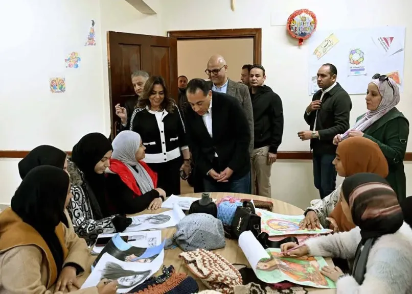 رئيس الوزراء يتفقد مكتبة مصر العامة بشبين القناطر.. ويؤكد الثقافة أساس بناء الإنسان