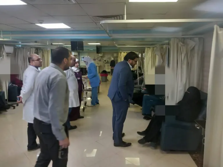 مدير ”تأمين الغربية” يتابع خدمات الكيماوي بالمجمع الطبي.. ويؤكد انتظام العلاج للمرضى