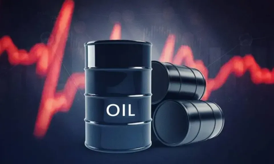 النفط يتراجع وسط مخاوف فائض المعروض والتوترات الجيوسياسية