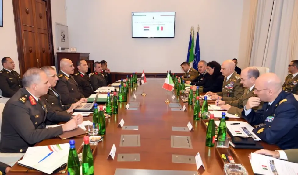 رئيس الأركان يعود إلى مصر بعد انتهاء زيارته لإيطاليا بحث خلالها التعاون العسكري