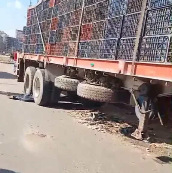 مصرع مُسن مجهول الهوية تحت عجلات سيارة نقل ثقيل بمحافظة كفرالشيخ