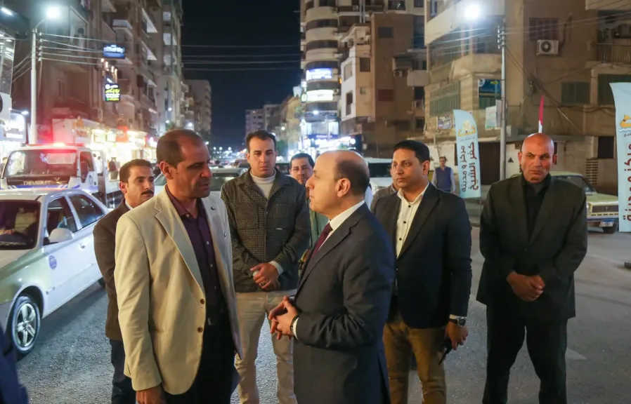 محافظ كفرالشيخ في جولة ليليّة يتفقد عددًا من شوارع المحافظة لمتابعة المرافق ومستوى الخدمات المقدمة للمواطنين