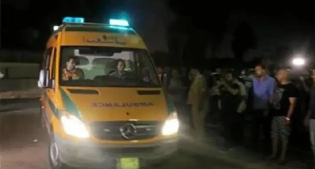 إصابة 4 أشخاص إثر حادث تصادم موتوسيكلين في قنا