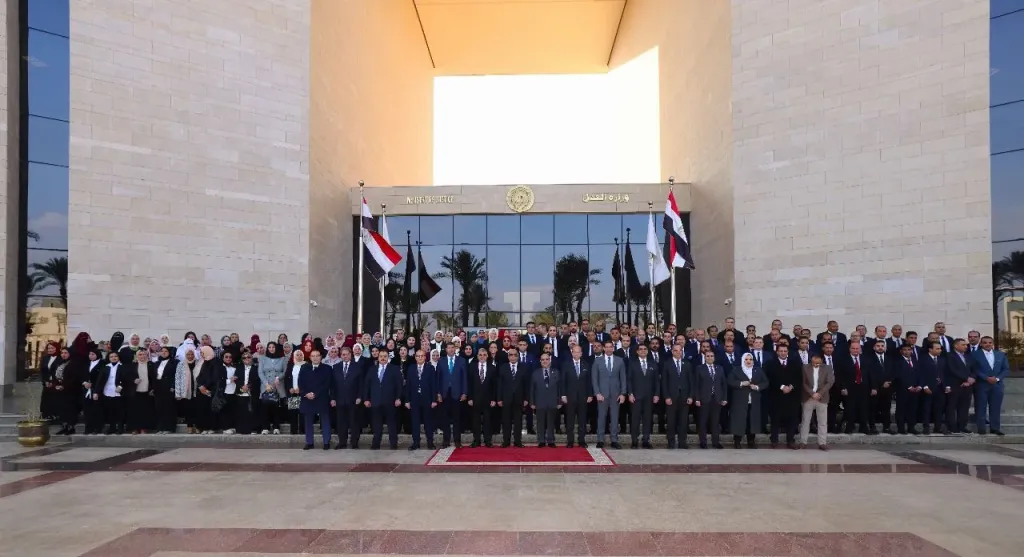 وزير العدل يشهد أداء اليمين القانونية للأعضاء القانونين الجدد بمصلحة الشهر العقــاري