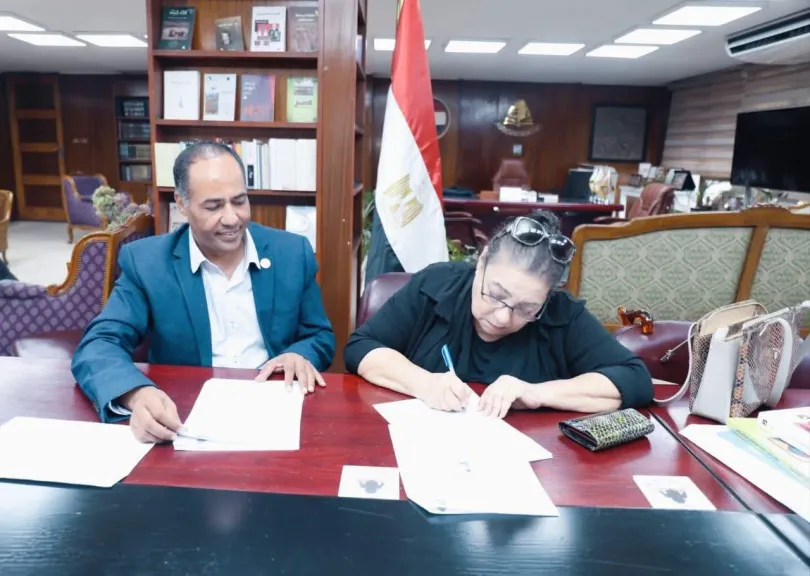 الدكتور خالد أبو الليل يقرر إعادة طرح أعمال الناقد الكبير شكري عياد