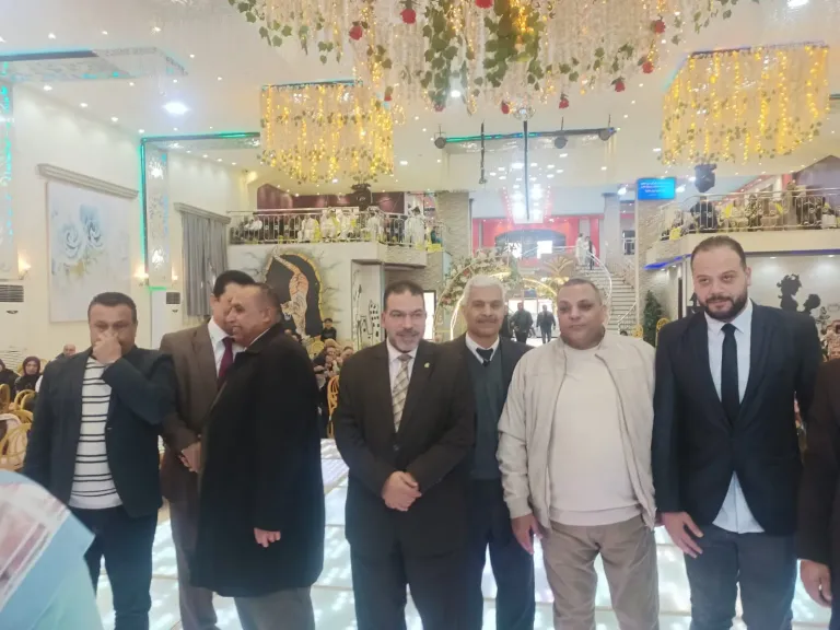 تكريم أوائل الطلاب بمدرسة صلاح سالم الرسمية للغات بإدارة منية النصر