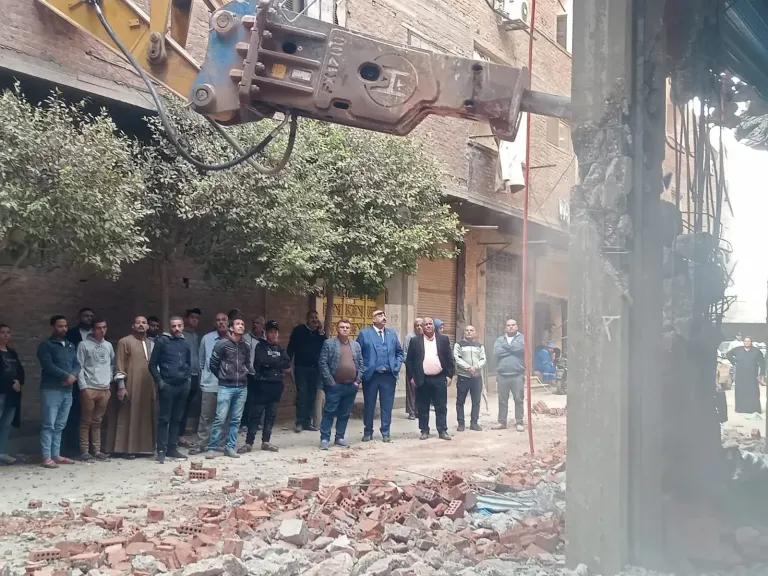 صافرة النهاية للتحذيرات.. «الحساب بدأ» في حي شرق شبرا الخيمة وإزالات فورية للبناء المخالف