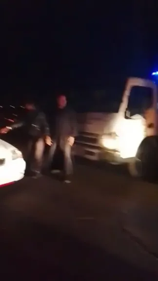 جاري انتشال المصابين..  انقلاب سيارة ميكروباص محملة ركاب داخل ترعة في قنا