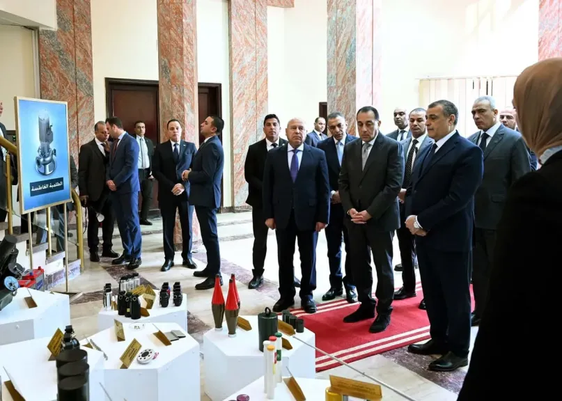 تفقد خطوط الإنتاج وإزاحة الستار.. رئيس الوزراء يفتتح مصنع الطلمبات الغاطسة بقها