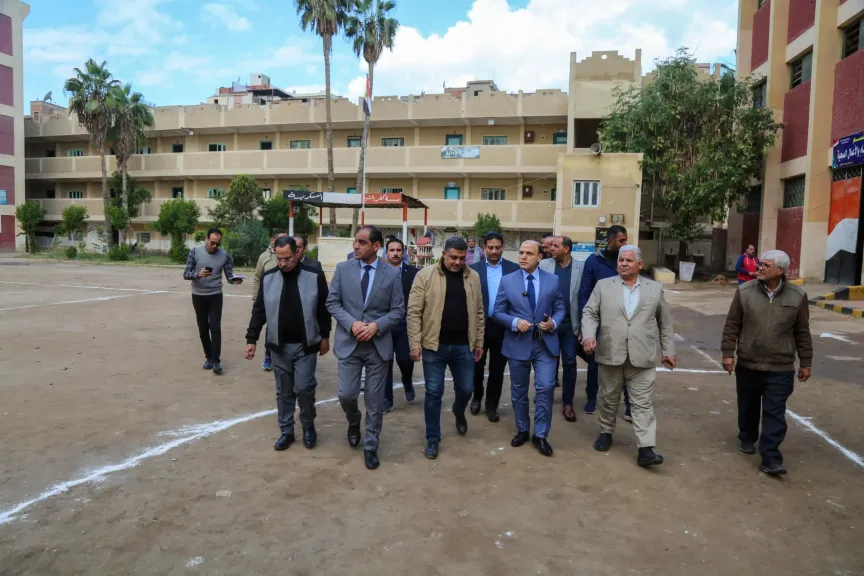 محافظ كفرالشيخ يتفقد عدداً من اللجان الانتخابية.. ويؤكد أهمية المشاركة الوطنية