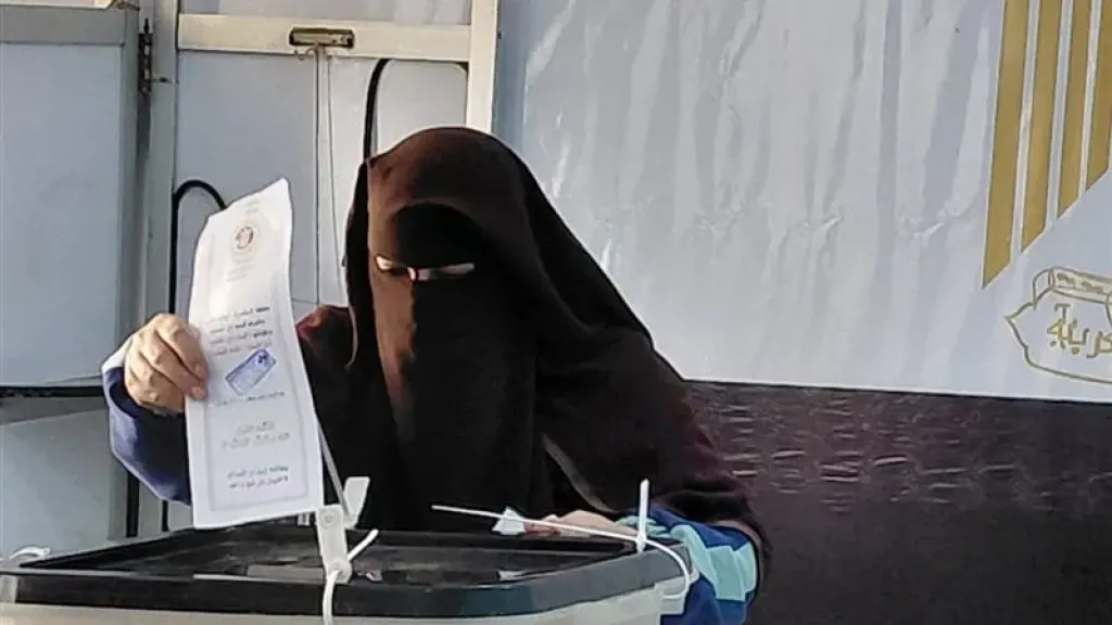 إقبال كثيف للمصريين في الخارج خلال اليوم الثاني من انتخابات الإعادة