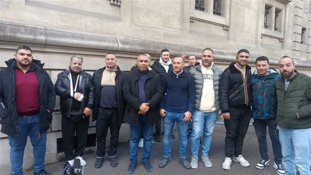 توافد الجالية المصرية في باريس على لجان الاقتراع للمشاركة في انتخابات مجلس النواب 2025