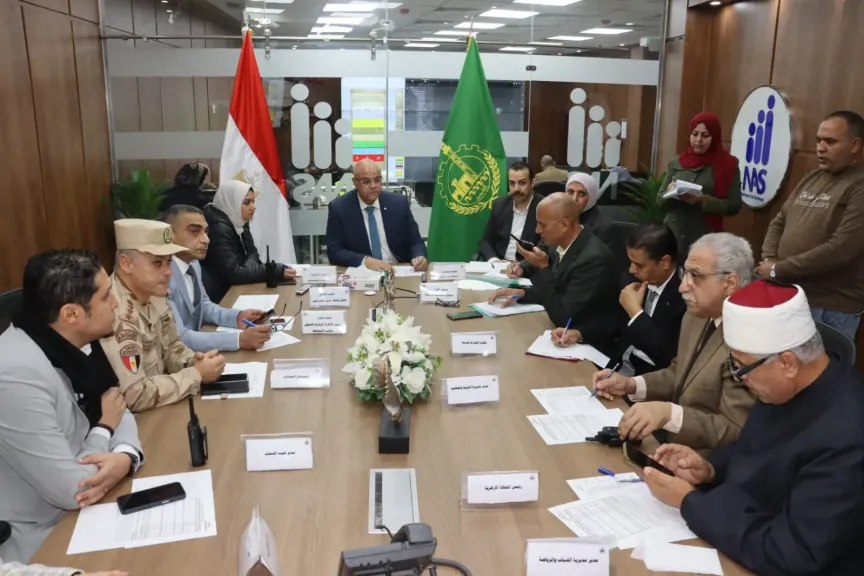 من غرفة العمليات.. محافظ القليوبية يتابع لحظة بلحظة إنطلاق إعادة انتخابات مجلس النواب