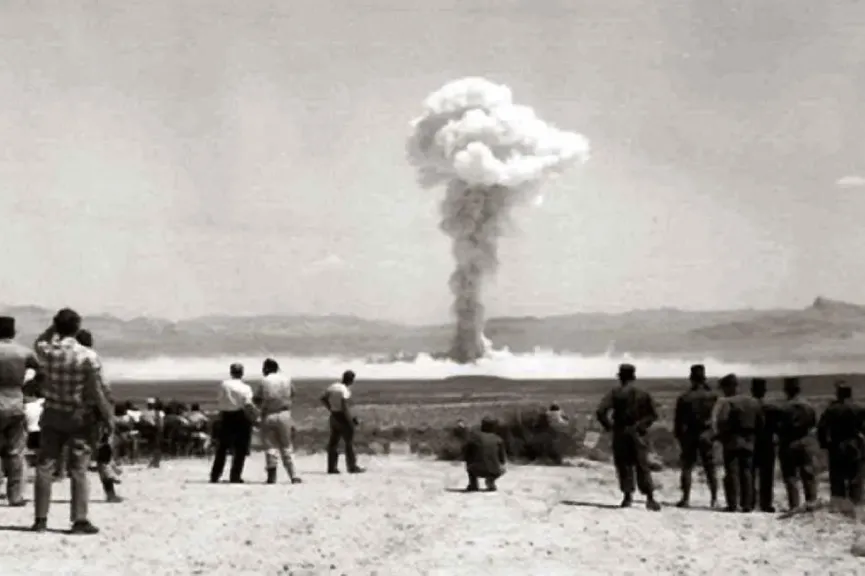 التجارب النووية الفرنسية في صحراء الجزاائر في الفترة بين 1960-1961