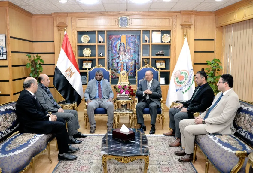 رئيس جامعة المنصورة يستقبل وزير الصحة بدولة جامبيا خلال مشاركته في المؤتمر الدولي لقسم الأمراض النفسية