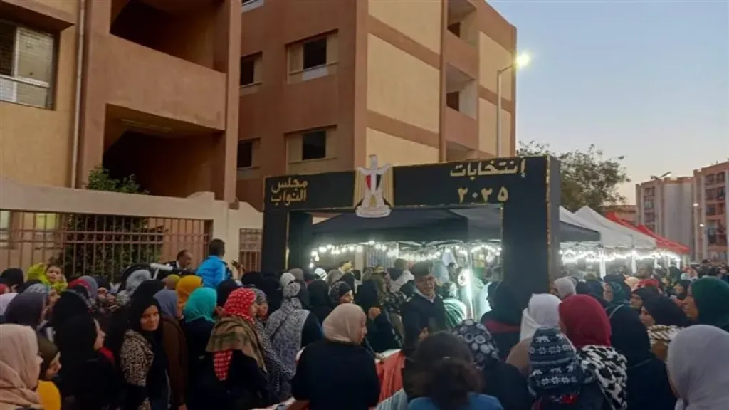 رغم الطقس البارد.. إقبال ملحوظ على لجان الأسمرات بالمقطم في انتخابات النواب