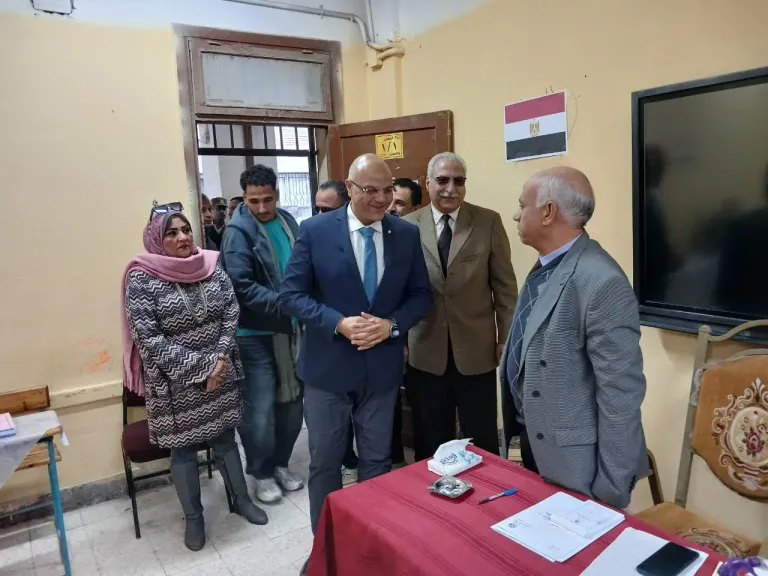 محافظ القليوبية يتفقد لجان ”الإعادة” لانتخابات النواب في 5 مدن ويؤكد: الإقبال كثيف والوعي الشعبي مشرف