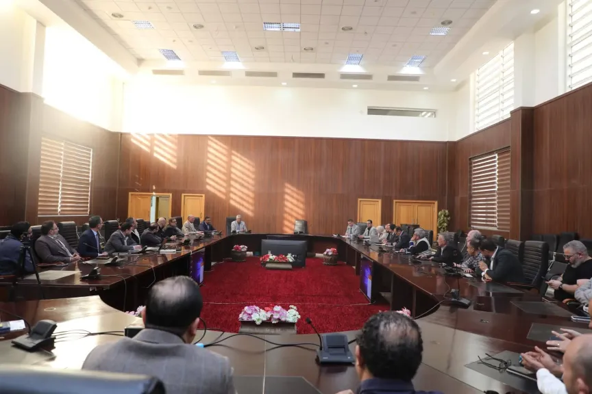 سكرتير عام البحر الأحمر يبحث تنظيم خدمات علاج السائحين بالمنشآت الطبية الخاصة وعيادات الفنادق