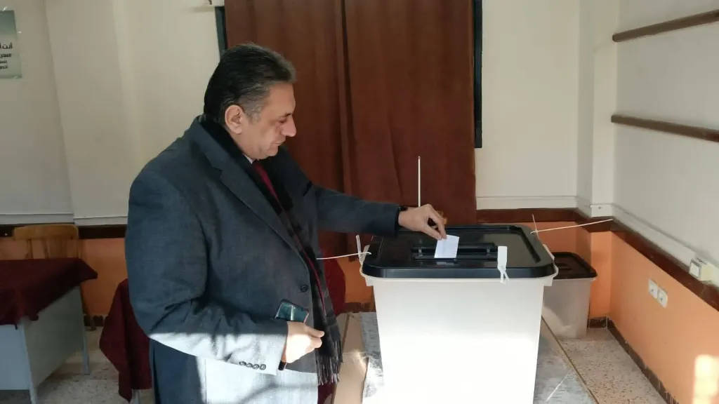 وكيل «صحة بكفر الشيخ» يُدلي بصوته في انتخابات الإعادة لمجلس النواب