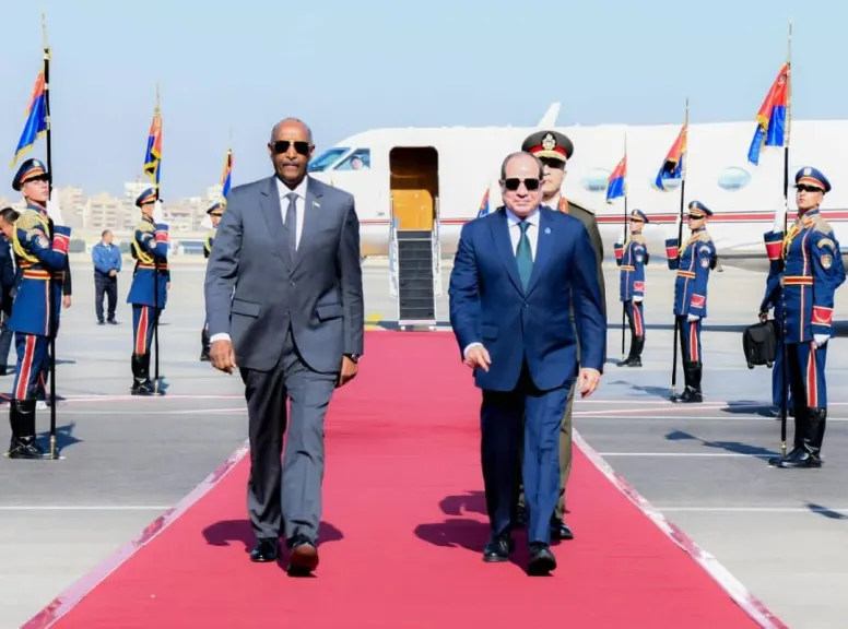 السيسي يؤكد موقف مصر الثابت في دعم الشعب السوداني ومساندته لعبور التحديات المصيرية الراهنة