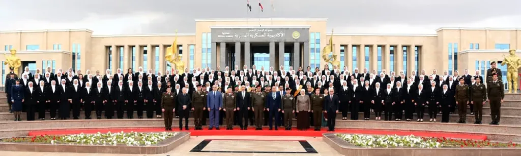 الأكاديمية العسكرية المصرية تحتفل بتخرج دورتين جديدتين من المعلمين ومديري المدارس بعد انتهاء فترة تأهيلهم