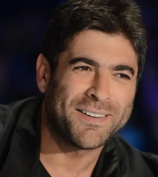 النجم اللبناني ”وائل كفورى” ينجو من الموت بعد عطل مفاجئ بالطائرة