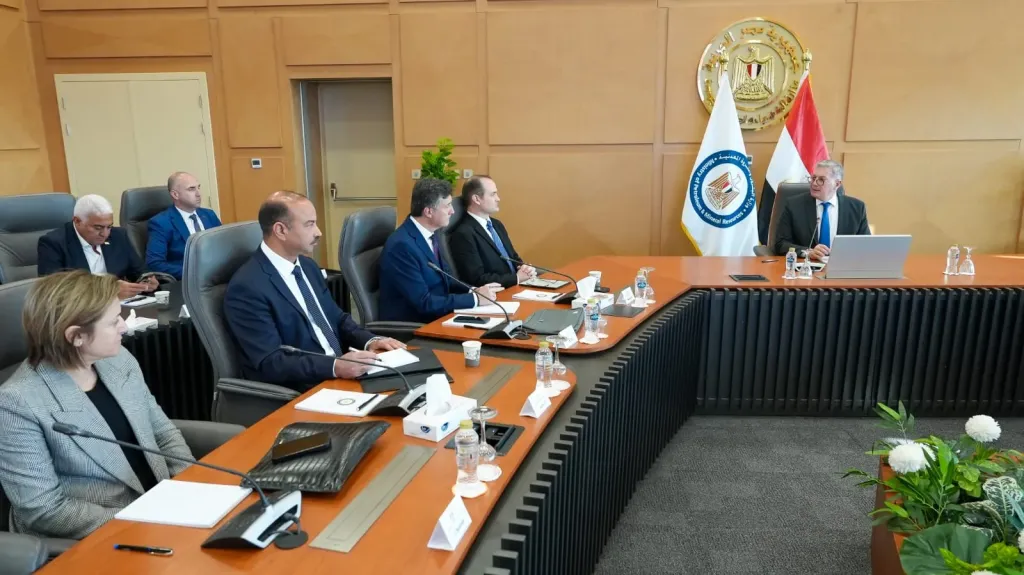 وزير البترول يناقش الخطة الجديدة للإستكشاف ويؤكد وصول إنتاج الغاز إلى  ٢ر٤ مليار قدم مكعب يوميًا