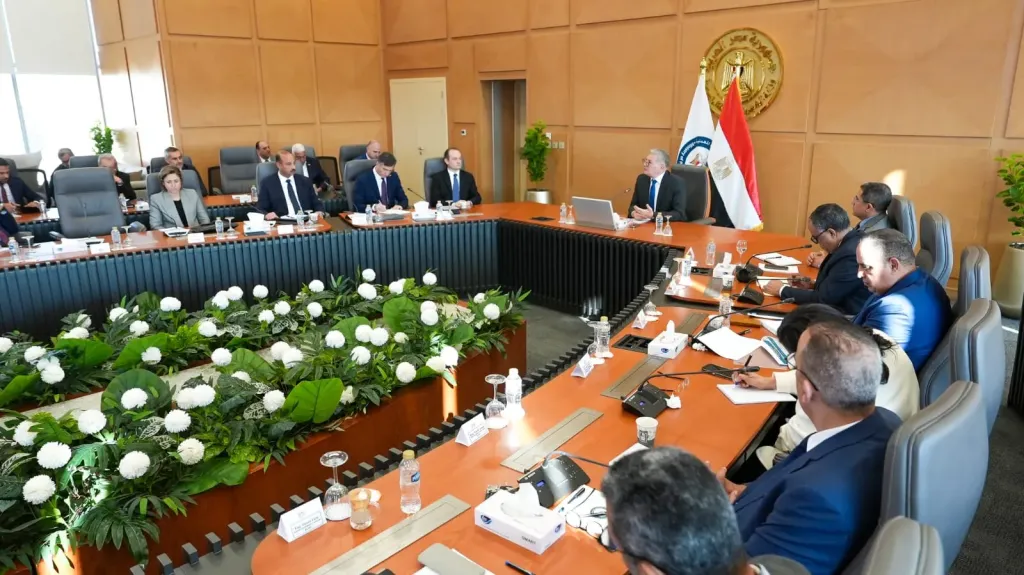 وزير البترول يبحث الخطة الجديدة للاستكشاف والإنتاج مع رؤساء الشركات العالمية العاملة في مصر