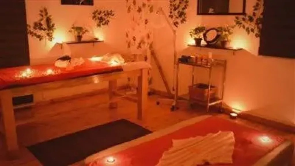 فتيات أجانب وواجهة علاجية.. تجارة الرذيلة خلف لافتات ”المساج”