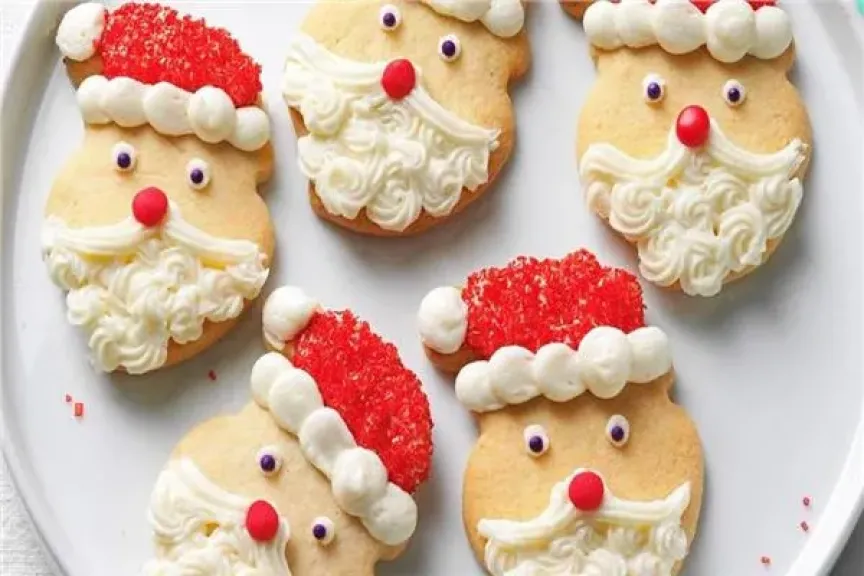 احتفلي بالعام الجديد مع أطفالك بطريقة ممتعة.. طريقة عمل كوكيز بابا نويل