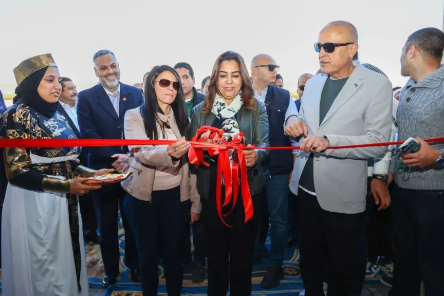 وزيرة التخطيط  ووزيرة التنمية المحلية ومحافظ الأقصر يفتتحون المجزر الآلي ويضعون حجر الأساس للسوق الحضاري الجديد بقرية الحبيل بمركز البياضية