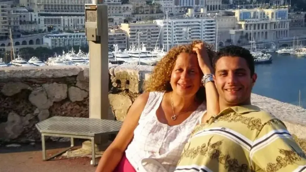 سر غياب أحمد الفيشاوى عن حضور جنازة والدته سمية الألفي