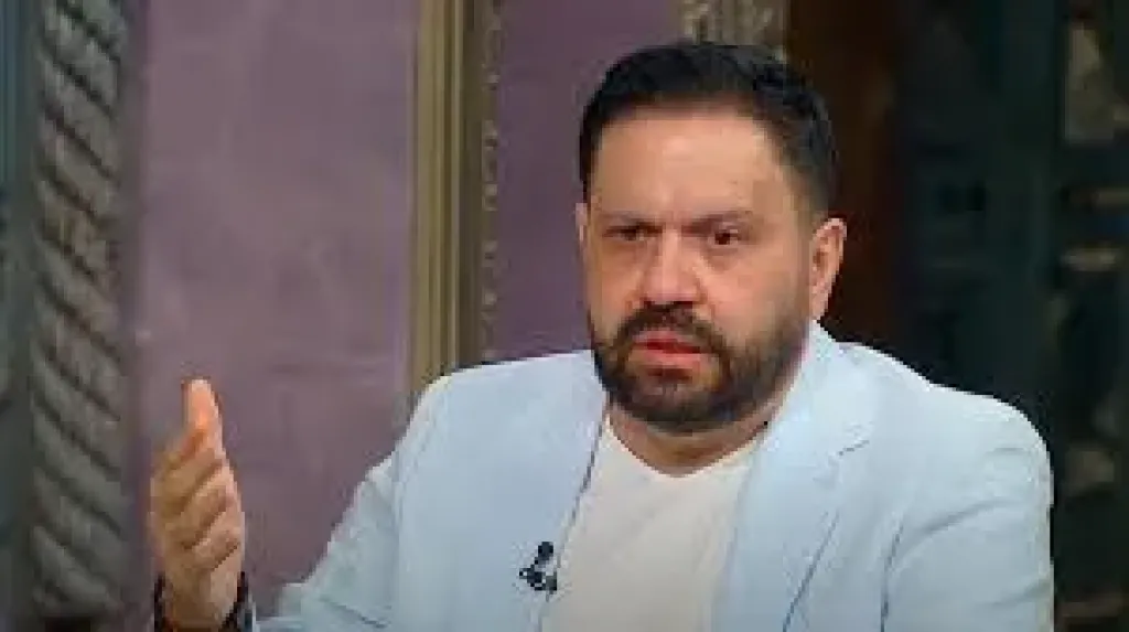 التواء في القدم.. تفاصيل الحالة الصحية للفنان إدوارد