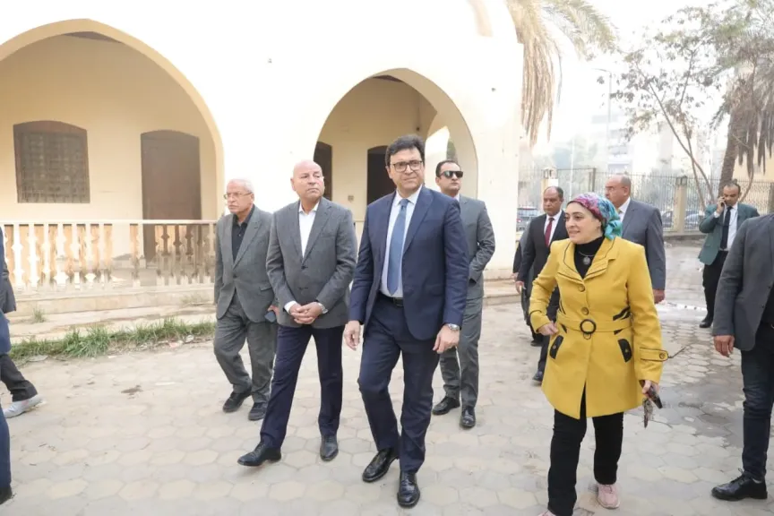 جولة مفاجئة لوزير الثقافة ومحافظ القاهرة بقصر ثقافة عين حلوان.. توجيهات عاجلة لإصلاح الأوضاع وبدء خطة تطوير شاملة