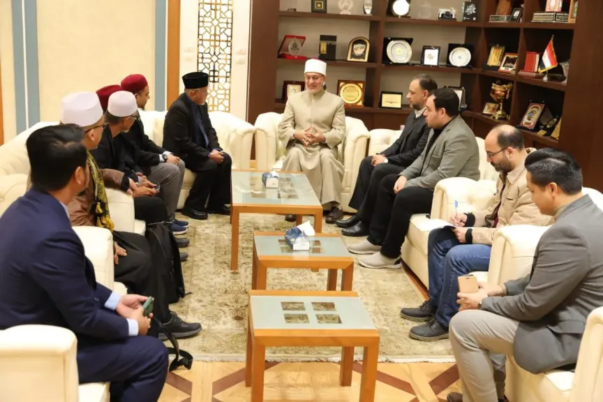 مفتي الجمهورية يستقبل مفتي ولاية بيراك الماليزية لبحث تعزيز التعاون الإفتائي وتدريب المفتين