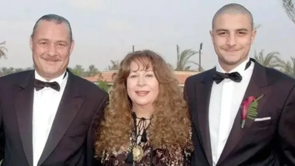 أحمد الفيشاوي ينعي والده بكلمات مؤثرة: هعيش أيام بقيت حياتي زعلان عليكي هتوحشيني