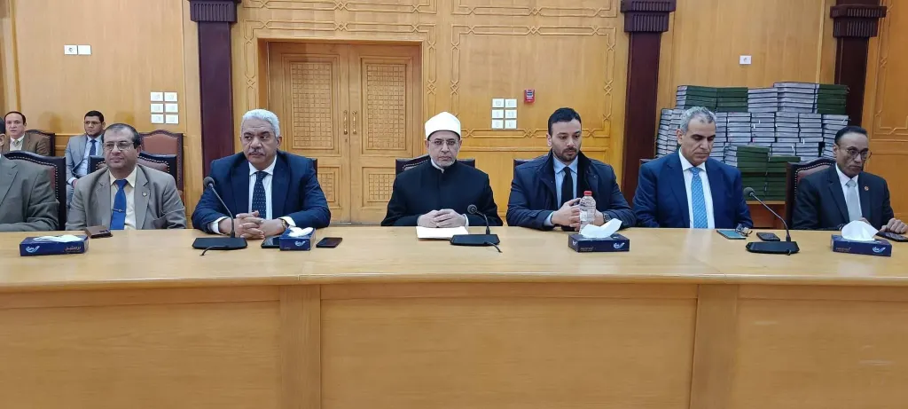 رئيس جامعة الأزهر يتقبل العزاء في وفاة محمد صابر عرب وزير الثقافة الأسبق...ويؤكد: الفقيد كان مؤرخًا ومعلمًا للأجيال