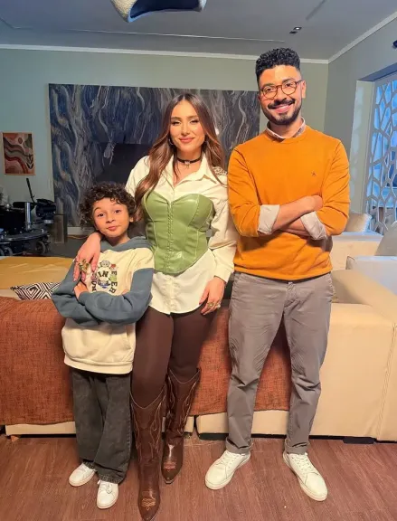 هلا السعيد تشوّق الجمهور لمسلسل «بيت بابا» بصورة من الكواليس