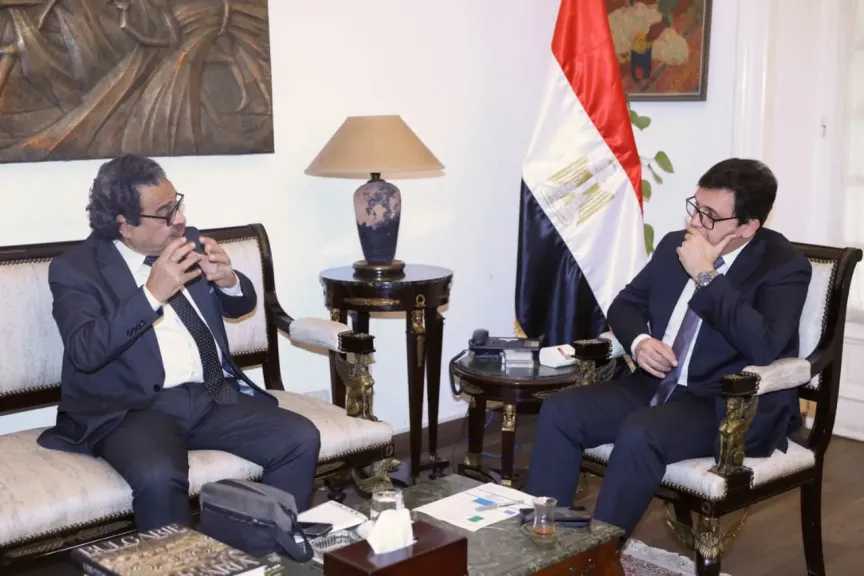 استعدادًا للدورة 57 لمعرض القاهرة للكتاب.. وزير الثقافة يبحث مع اتحاد الناشرين دعم صناعة النشر وحماية الملكية الفكرية