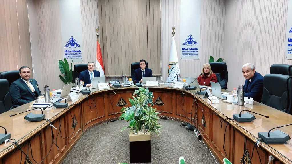 رئيس جامعة بنها يترأس لجنة اختيار عميد كلية علوم الرياضة