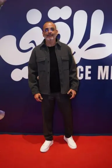 ”سعيد بالتعاون مع الثنائي كريم ودينا..الفيلم تجربتى الشخصية.. والكواليس كلها تفاهم” أبرز تصريحات أيمن بهجت قمر بعرض فيلم طلقني