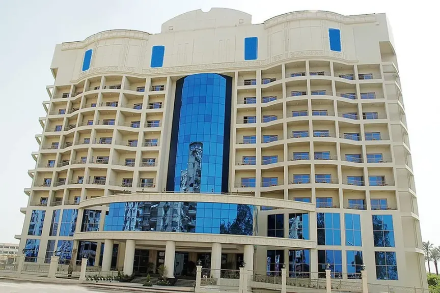 مجلس جامعة المنصورة يعتمد إرساء مزايدة الانتفاع بفندق الجامعة ضمن خطة تطوير الأصول وتعزيز الموارد الذاتية