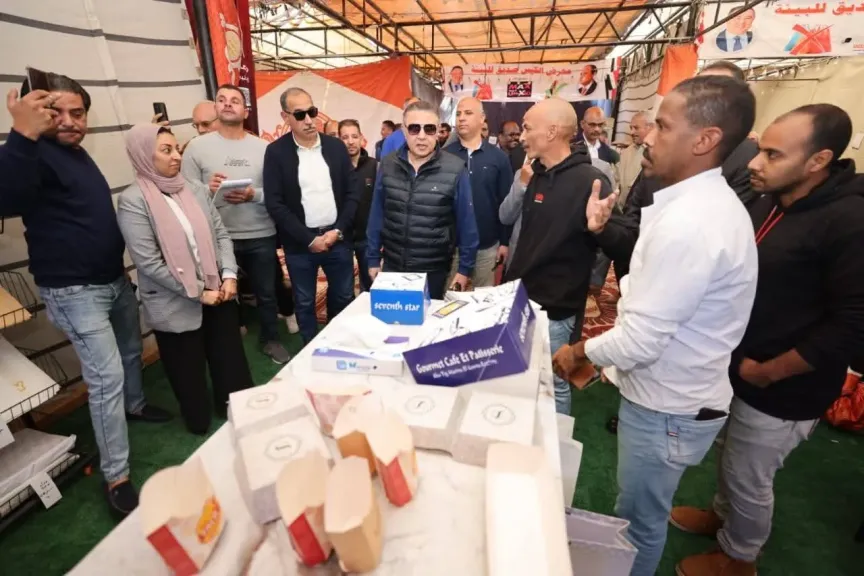 محافظ البحر الأحمر يطلق معرض ”الأكياس الصديقة للبيئة”