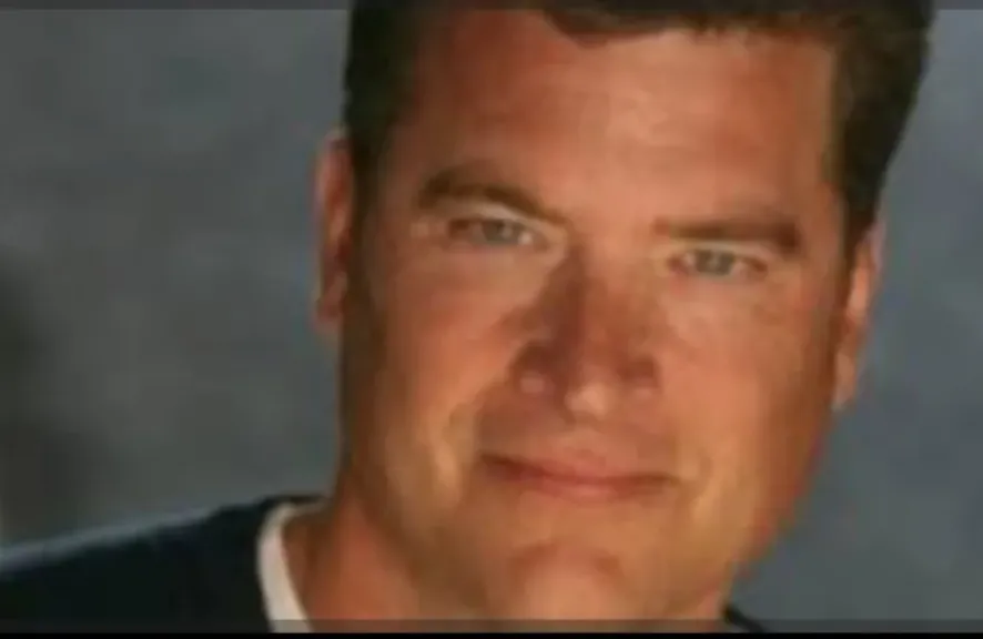 النجم بات فين: أيقونة الكوميديا الأمريكية تودعنا بعد صراع طويل مع السرطان